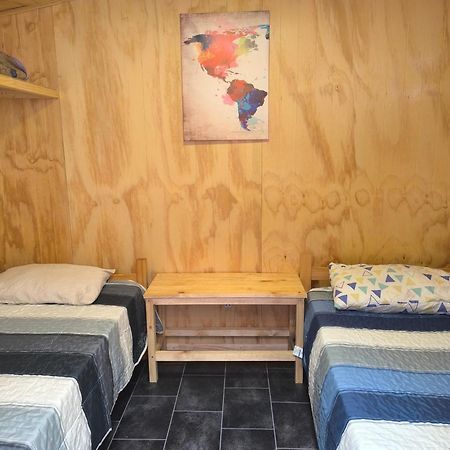 Хостел Isla Yu Backpacker Пуэрто-Наталес Экстерьер фото