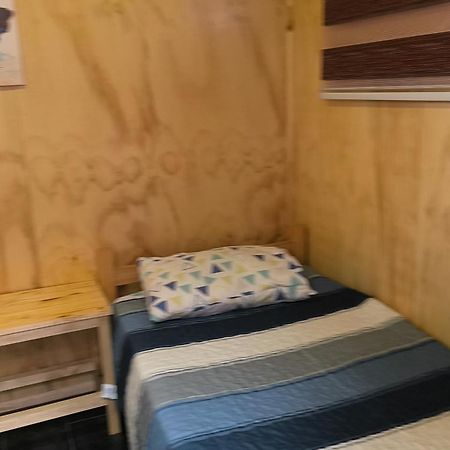 Хостел Isla Yu Backpacker Пуэрто-Наталес Экстерьер фото