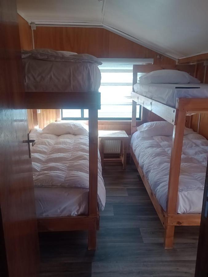 Хостел Isla Yu Backpacker Пуэрто-Наталес Экстерьер фото