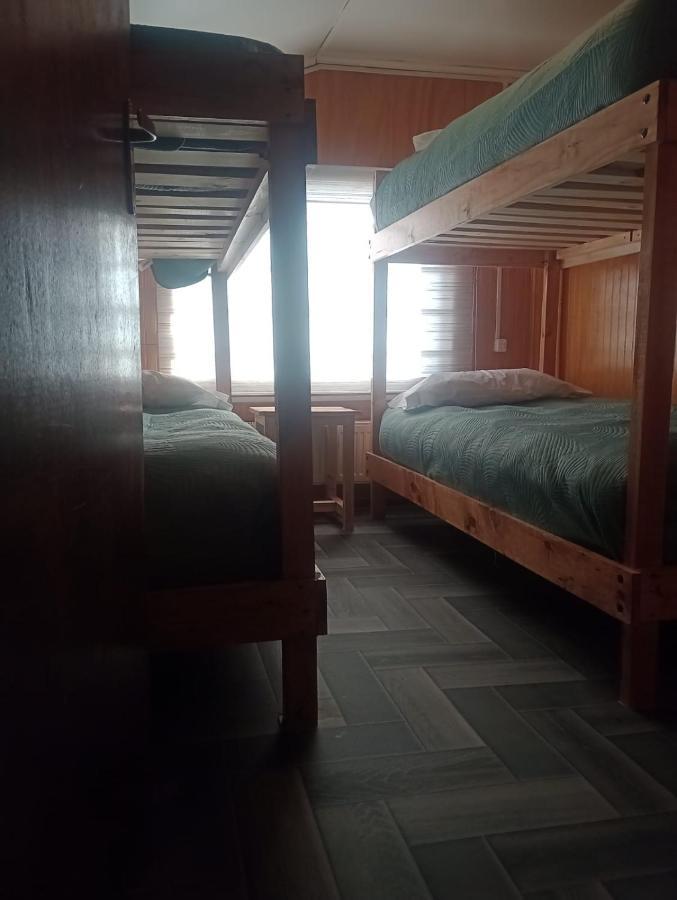 Хостел Isla Yu Backpacker Пуэрто-Наталес Экстерьер фото