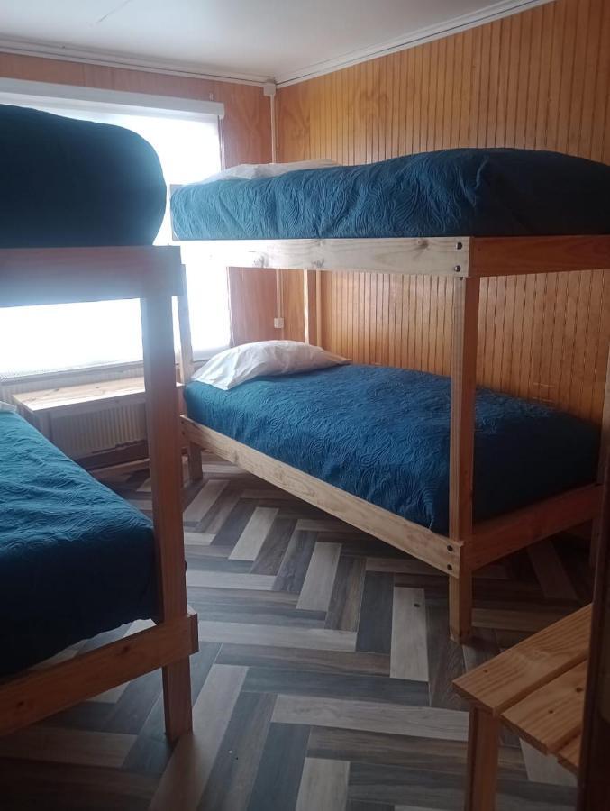 Хостел Isla Yu Backpacker Пуэрто-Наталес Экстерьер фото